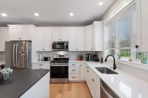 Kitchen - 11042 Deer Creek Dr, Winfield, IN 46307 photo 6 of 6