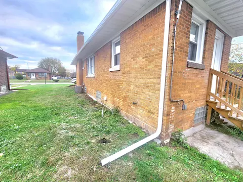 735 Garfield St, Gary, IN 46404 photo 4