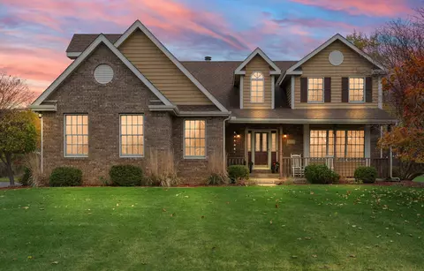 555 Fleetwood Dr, Valparaiso, IN 46385