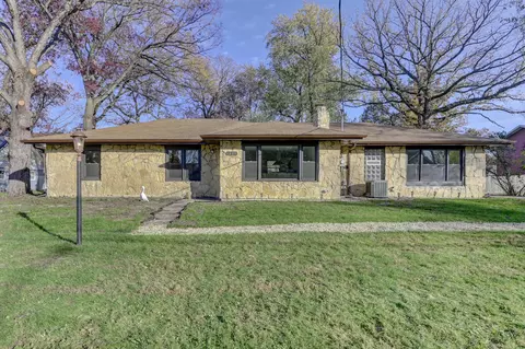 1805 Norwood Dr, Griffith, IN 46319