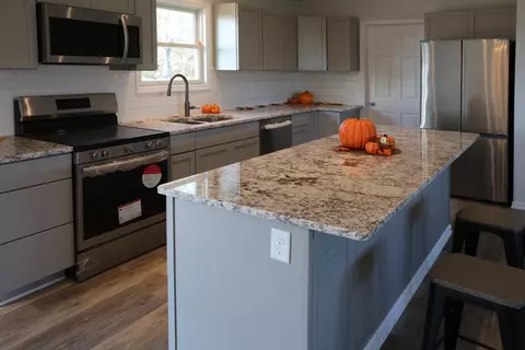 Kitchen - 9004 Estates Dr, De Motte, IN 46310 photo 4 of 4