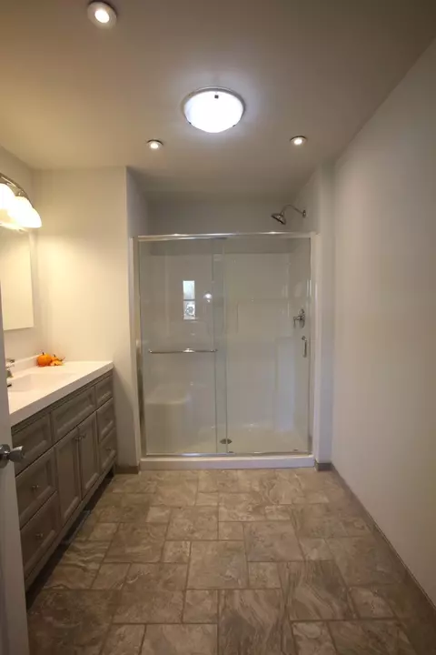 Bath - 9004 Estates Dr, De Motte, IN 46310 photo 2 of 3