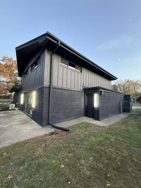 Exterior - 3300 20th Pl, Gary, IN 46404 photo 7 of 8