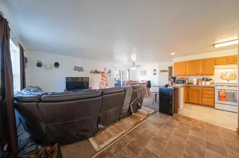 1049-1055 E 900, Wheatfield, IN 46392 photo 12