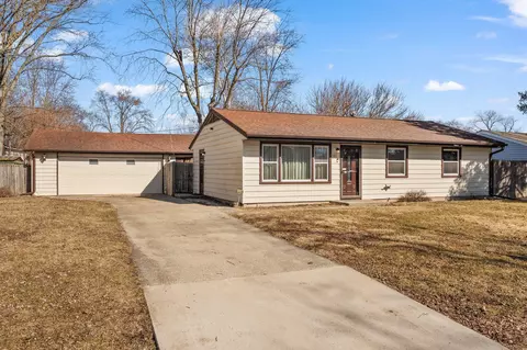 387 Brook Dr, Valparaiso, IN 46385