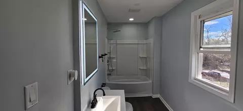 Bath - 411 Lincoln St, Gary, IN 46402 photo 3 of 19