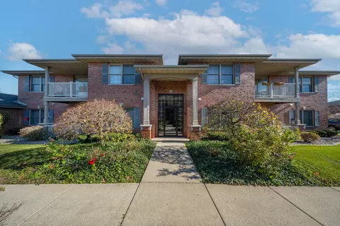 635 Cambridge Ct #1D, Munster, IN 46321