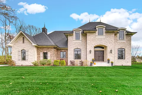 565 Vernon Woods Dr, Valparaiso, IN 46385