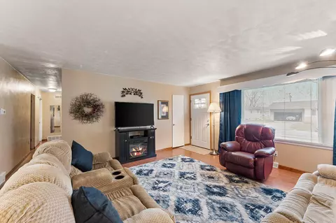 471 Apache Ln, Lowell, IN 46356 photo 7