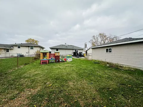 Exterior - 921 W Pine Pl, Griffith, IN 46319 photo 3 of 5