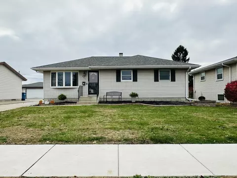 Exterior - 921 W Pine Pl, Griffith, IN 46319 photo 5 of 5