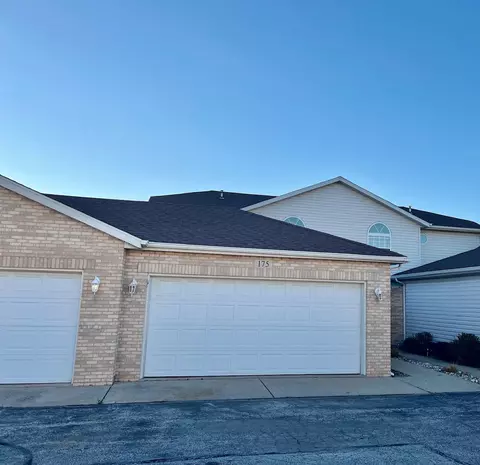 175 Mallard Pointe Dr, Valparaiso, IN 46385