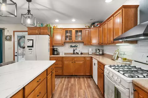 Kitchen - 5778 E 1168, De Motte, IN 46310 photo 3 of 5
