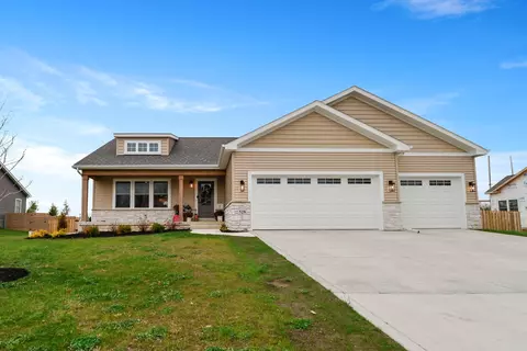 528 Scenic View Ave, Valparaiso, IN 46385