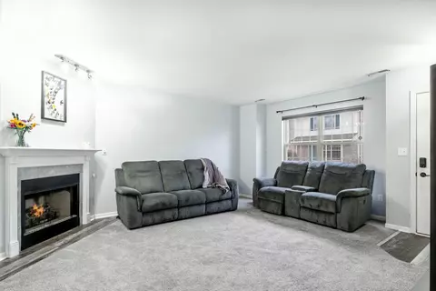 Living - 1839 Beech Ct, Crown Point, IN 46307 photo 2 of 3