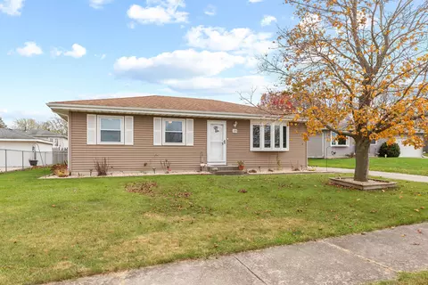 105 Beech Ct, Hebron, IN 46341 photo 1