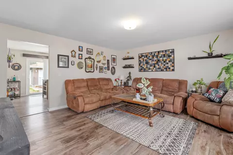 105 Beech Ct, Hebron, IN 46341 photo 2