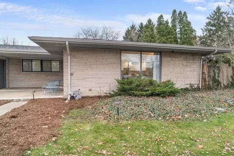 2002 N Campbell St, Valparaiso, IN 46385