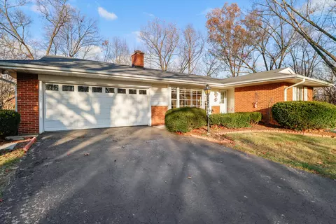 213 Oakridge Ct, Valparaiso, IN 46385