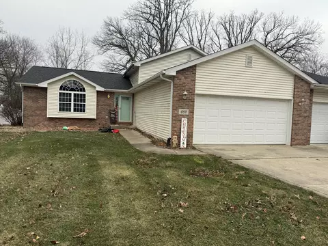 689 Coventry Ln, Valparaiso, IN 46385