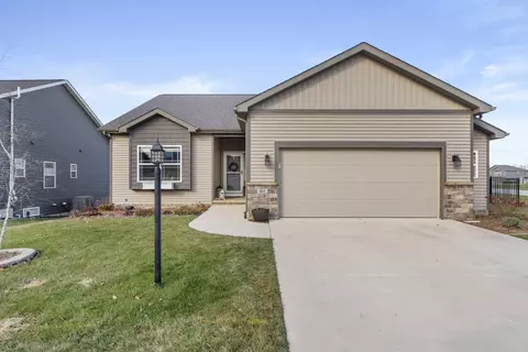 815 Maghera Dr, Valparaiso, IN 46385
