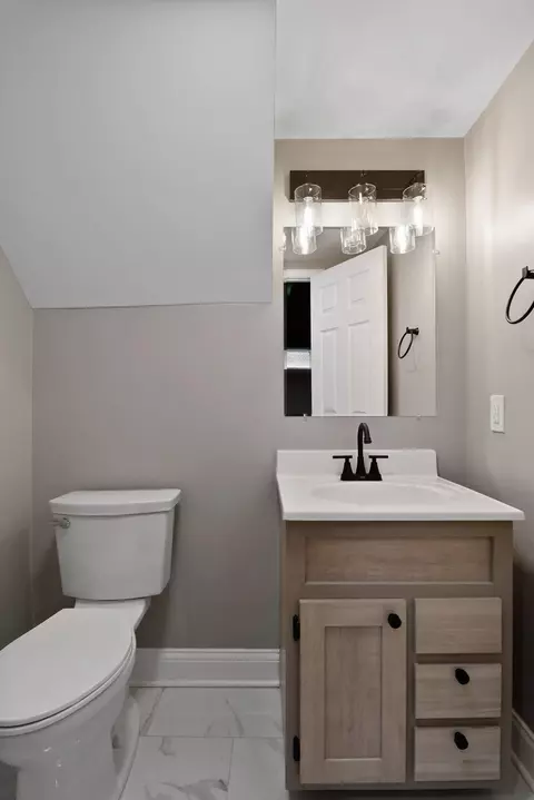 Bath - 7216 Tilley Dr, Hammond, IN 46324 photo 7 of 7