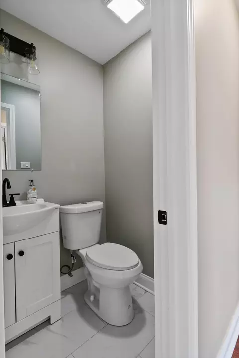Bath - 7216 Tilley Dr, Hammond, IN 46324 photo 5 of 7