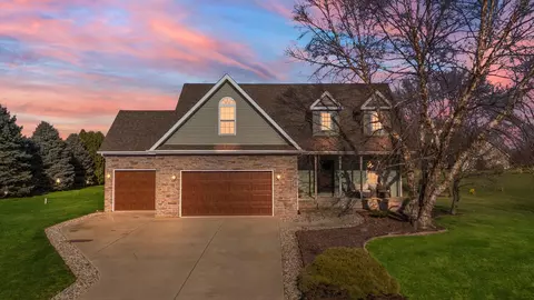 221 Stone Creek Ln, Valparaiso, IN 46383
