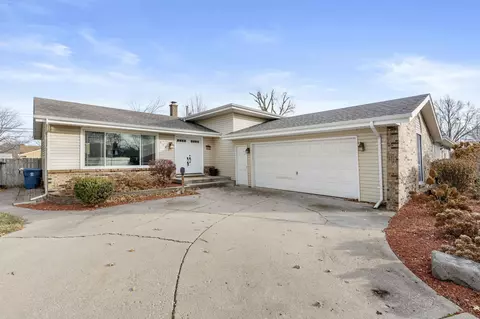 9343 Wildwood Dr, Highland, IN 46322
