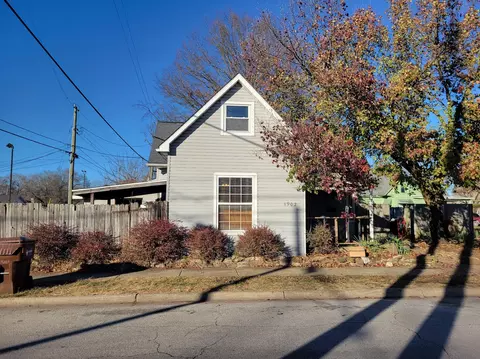 1902 Chestnut St, Terre Haute, IN 47807