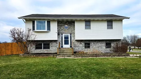 693 Admiral Dr, Porter, IN 46304 photo 1