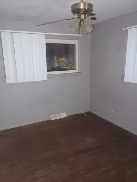 611 Cass St, Gary, IN 46403 photo 2