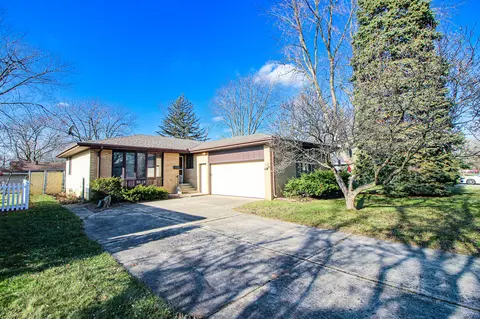 9618 Hawthorne Dr, Munster, IN 46321