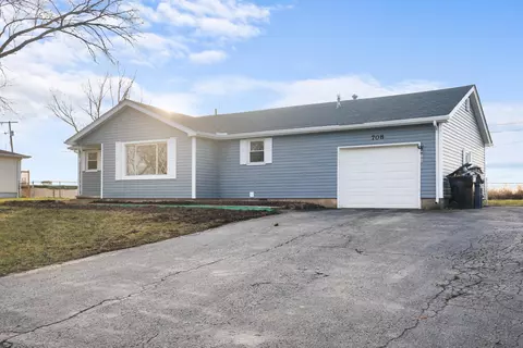708 Beverly Dr, Hebron, IN 46341 photo 2