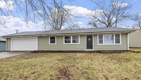 394 Raritan Dr, Valparaiso, IN 46385