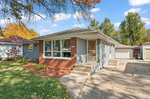 9011 Pettit Dr, Highland, IN 46322