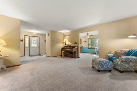 11122 West Dr, De Motte, IN 46310 photo 14