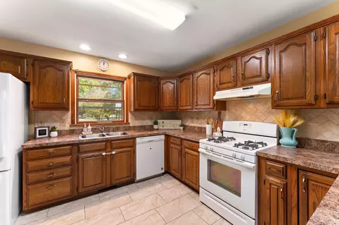 11122 West Dr, De Motte, IN 46310 photo 7