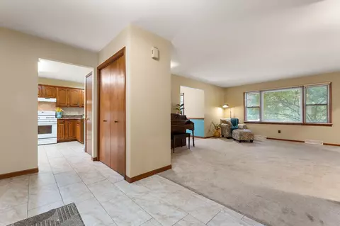 11122 West Dr, De Motte, IN 46310 photo 5