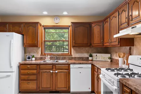 11122 West Dr, De Motte, IN 46310 photo 8