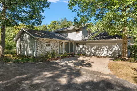 11122 West Dr, De Motte, IN 46310 photo 1