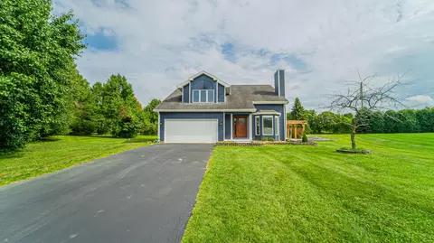 143 Kensington Dr, Valparaiso, IN 46385