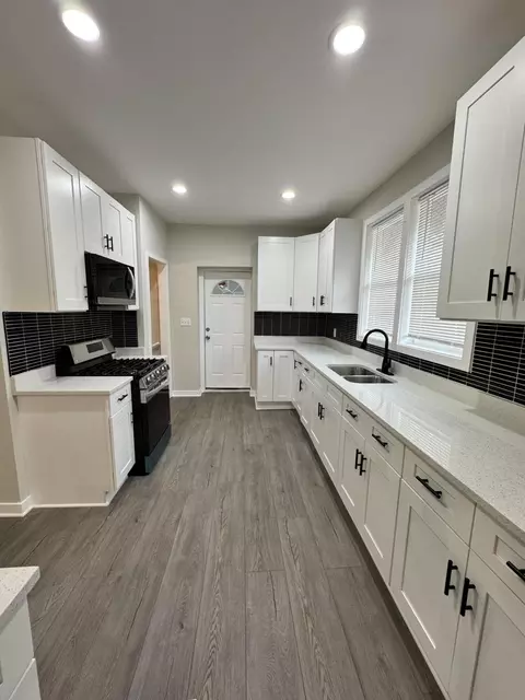 Kitchen - 511 E 43rd Ave, Gary, IN 46409 photo 3 of 7