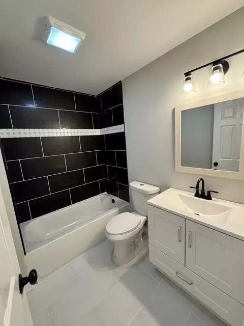 Bath - 511 E 43rd Ave, Gary, IN 46409 photo 1 of 7