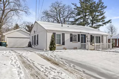 726 Yellowstone Rd, Valparaiso, IN 46385