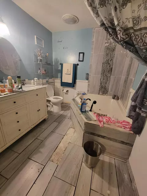 Bath - 2485 Jennings St, Gary, IN 46404 photo 1 of 3
