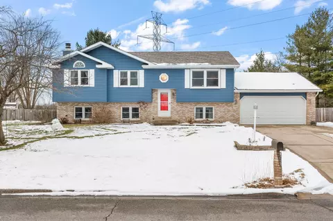 588 Lake Park Dr, Valparaiso, IN 46385
