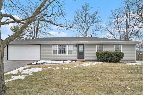 636 Old Forge Rd, Valparaiso, IN 46385