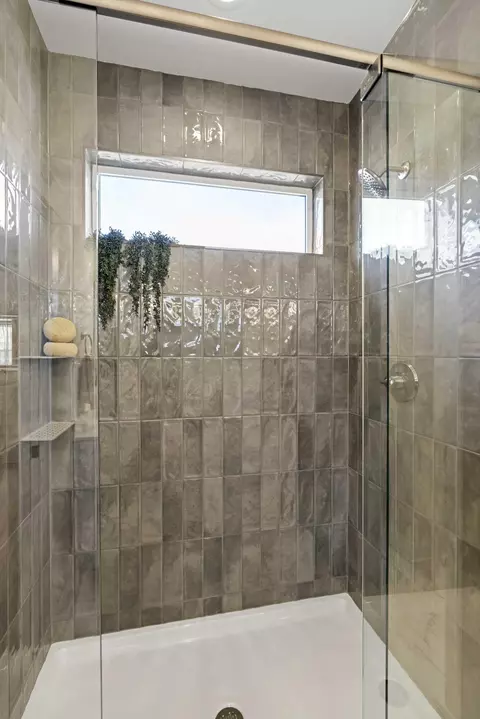 Bath - 1540 Brackenbury Ln, Crown Point, IN 46307 photo 2 of 4