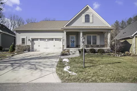 52 Prairie Pkwy, Valparaiso, IN 46385